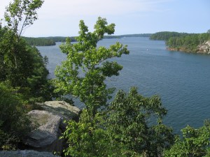 The high point of the trail offers a great view of Chimney Rock, Acapulco Rock and the lake.